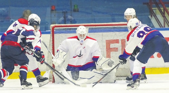  Начали с поражения. В стартовом матче Национальной молодёжной хоккейной лиги МХК «Липецк» уступил саратовскому «Кристаллу».